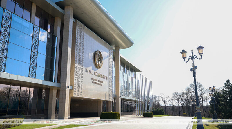 Ответственность за незаконные операции с токенами и пропаганду чайлдфри. Лукашенко подписал закон