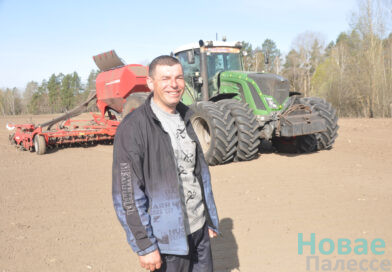 Жаркие дни сева. Дмитрий Рябцев — один из лучших механизаторов ОАО «Дяковичи»