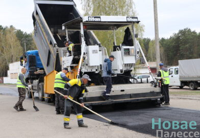 В райцентре, рядом с Житковичским ПМС, началась укладка асфальта