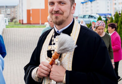 Спросили у жителей района: как вы проводите Радоницу?