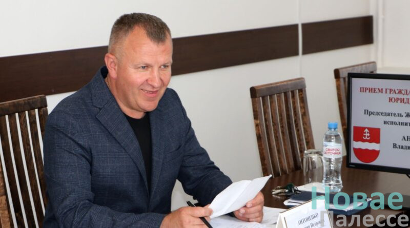 Закон – один для всех, – акцентировал председатель райисполкома Владимир Антоненко на личном приёме граждан Закон – один для всех, – акцентировал председатель райисполкома Владимир Антоненко на личном приёме граждан