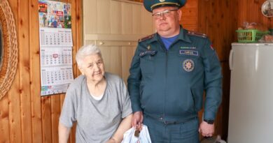 В рамках акции «Дети войны» Житковичский РОЧС посетил Нину Савчиц
