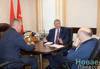 Совместно с председателем Житковичского райисполкома Владимиром Антоненко Михаил Русый обсудил исполнение мероприятий по развитию района в ключевых сферах: промышленности, сельском и лесном хозяйстве, туризме, транспорте и социальной сфере