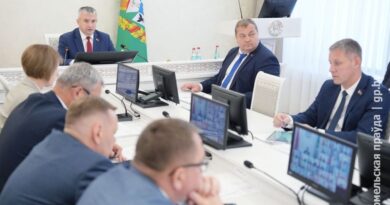 С обязательным техосмотром. Готовность зерноуборочной техники на Гомельщине – один из вопросов повестки аппаратного совещания в облисполкоме С обязательным техосмотром. Готовность зерноуборочной техники на Гомельщине – один из вопросов повестки аппаратного совещания в облисполкоме