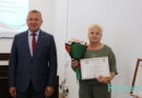 Председатель Житковичского райисполкома Владимир Антоненко в торжественной обстановке вручил награды отличившимся работникам района Председатель Житковичского райисполкома Владимир Антоненко в торжественной обстановке вручил награды отличившимся работникам района