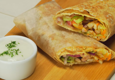 По-домашнему: рецепт сочной шаурмы с курицей и фирменным чесночным соусом По-домашнему: рецепт сочной шаурмы с курицей и фирменным чесночным соусом